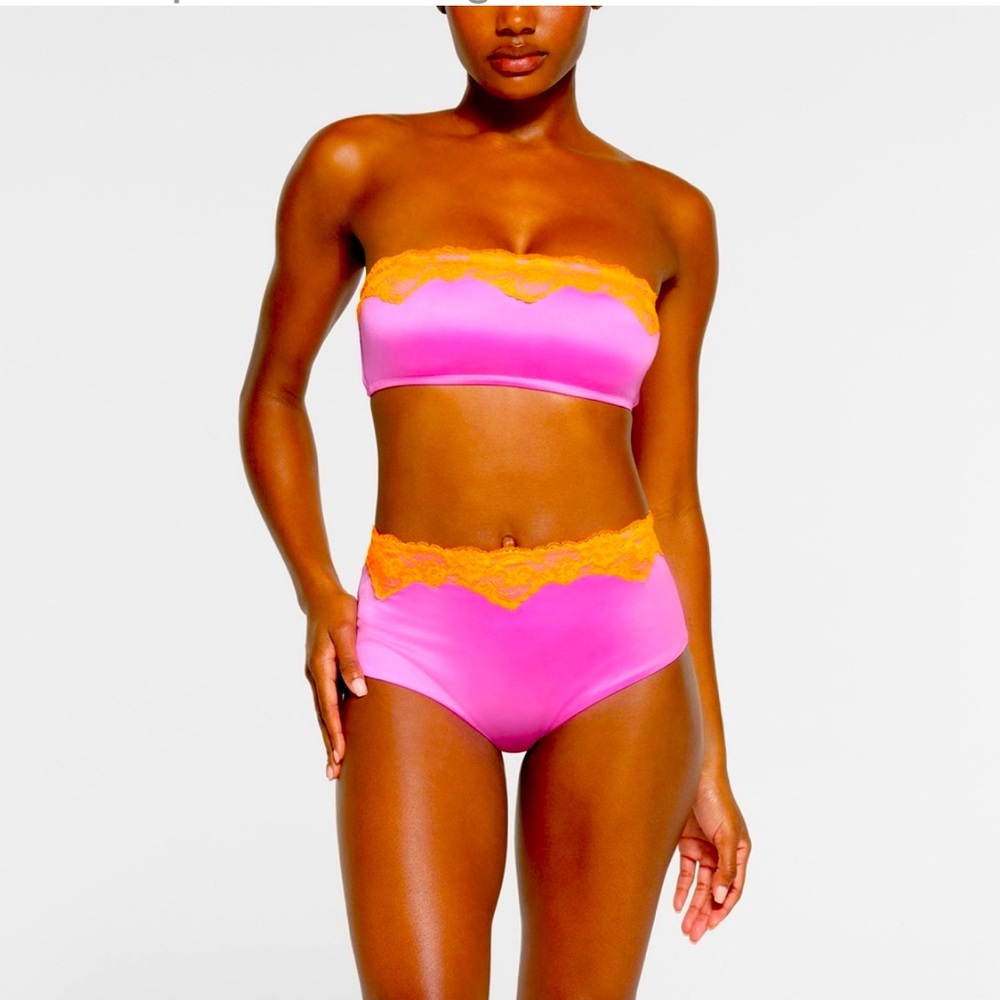NWT! Skims Vibrant Pink Bikini bottom  with Orange Lace size Xs